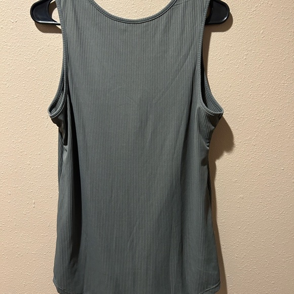 Super‎ Cute Tank - Picture 2 of 4